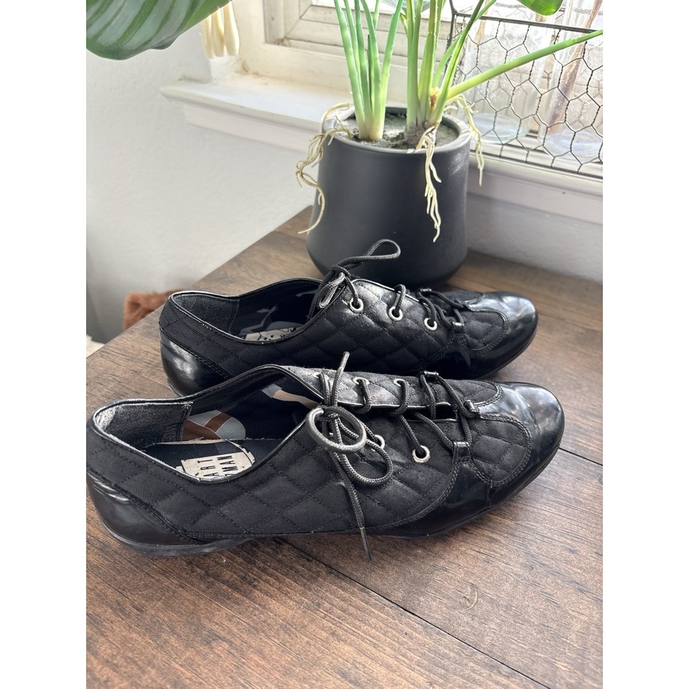 - STUART WEITZMAN - Black Sneakers Walking Shoes Quilted Patten Spain Size 6.5M